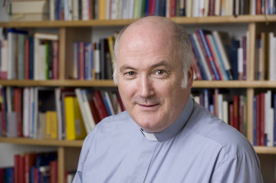 Foto: Ein Jesuit predigt in der alten Jesuitenkirche: Pater Löwenstein aus Hamburg kommt am Mittwoch nach Paderborn.