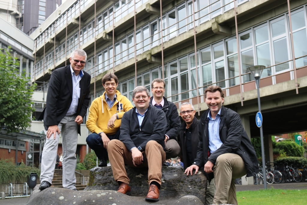 Foto: Throwbackthursday: 25 Jahre nach ihrer Amtszeit im AStA haben die Ehemaligen den Campus wieder besucht.