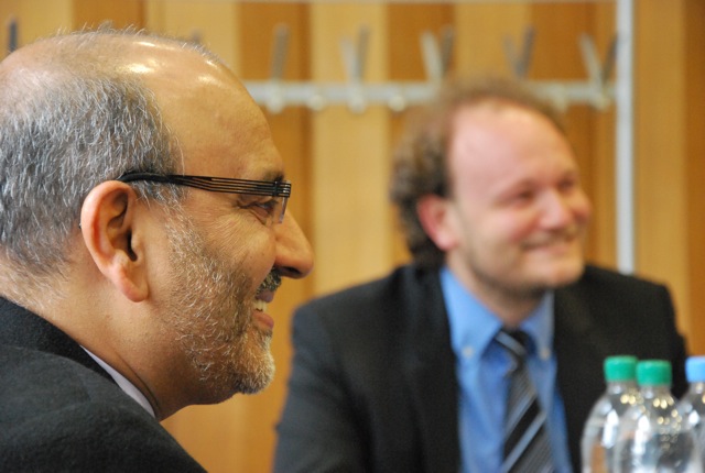 Foto (Universität Paderborn): Prof. Dr. Ebrahim Moosa (Duke University, USA) und Prof. Dr. Klaus von Stosch