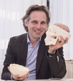 Abbildung: Prof. Dr. Klaus Gramann