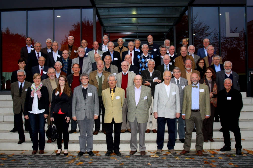 Foto (Universität Paderborn, Patrick Kleibold): Mehr als 40 ehemalige Professoren trafen sich zum neunten Emeriti-Treffen im Hörsaalgebäude L. Die Treffen finden seit Wintersemester 2008 mit großem Erfolg zweimal im Jahr statt.