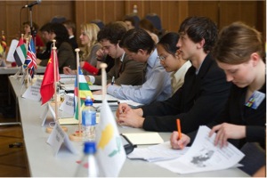 Foto: Modellierte Sitzung der Vereinten Nationen