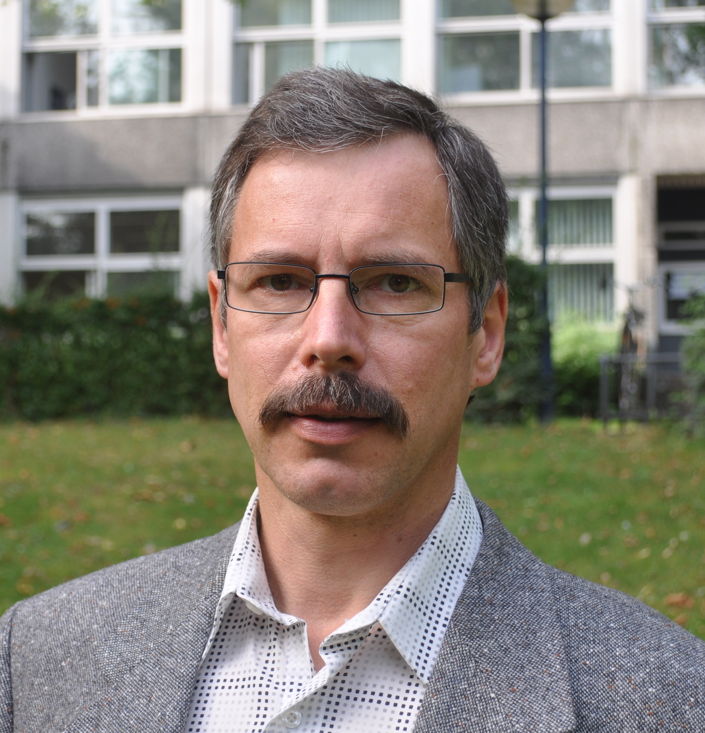 Foto (Universität Paderborn): Prof. Dr.-Ing. Ulrich Hilleringmann ...