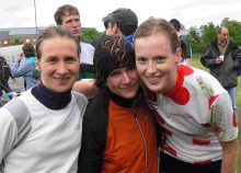 Foto: Das erfolgreiche Paderborner Staffel-Team mit (v. l.) Karin Schmalfeld, Alexandra Müller und Elisa Dresen.