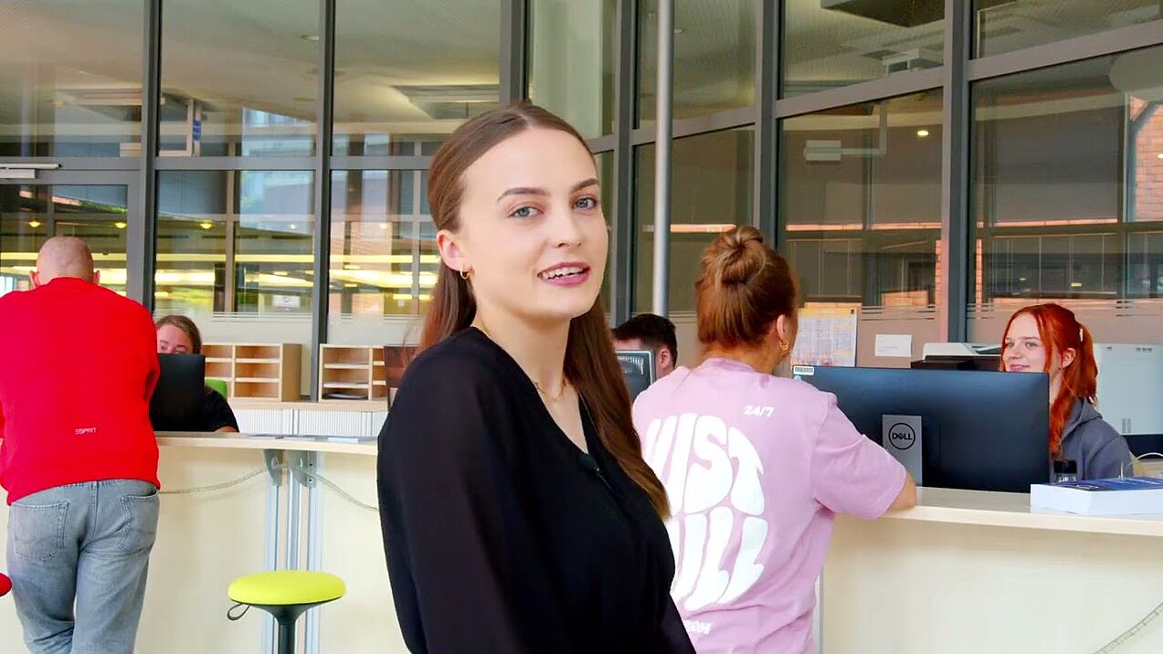 Ver­wal­tungs­fach­an­ge­stell­te*r